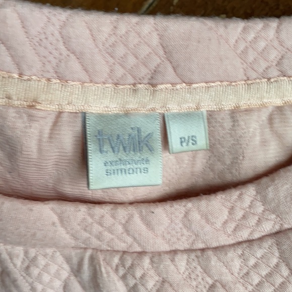 Simons - Pretty in pink 🌸 shirt - Picture 2 of 3